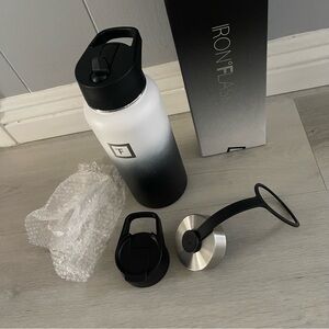 Iron Flask Wide Mouth Water Bottle With Straw Lid Black 32 oz Brand New!